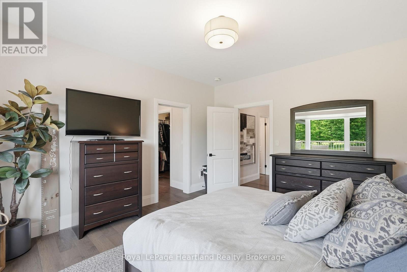 129 Sharron Court, Mapleton, ON