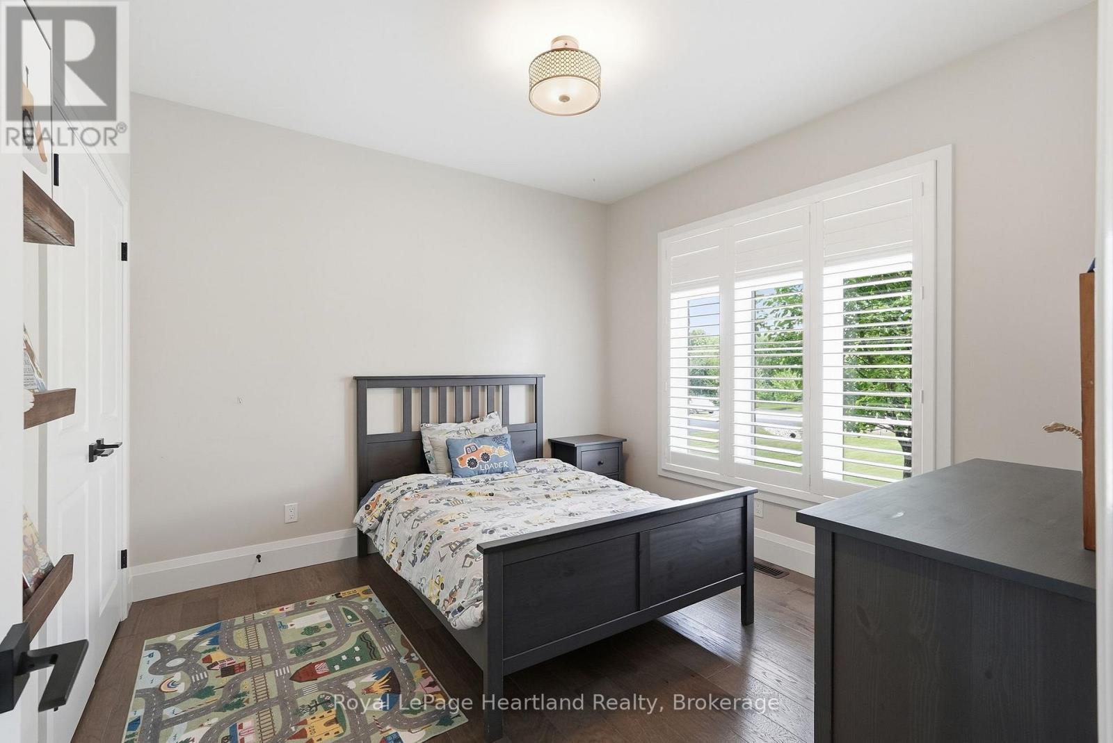 129 Sharron Court, Mapleton, ON