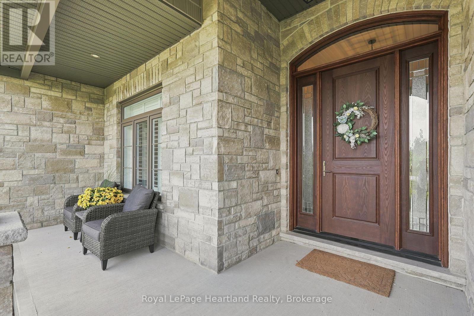 129 Sharron Court, Mapleton, ON