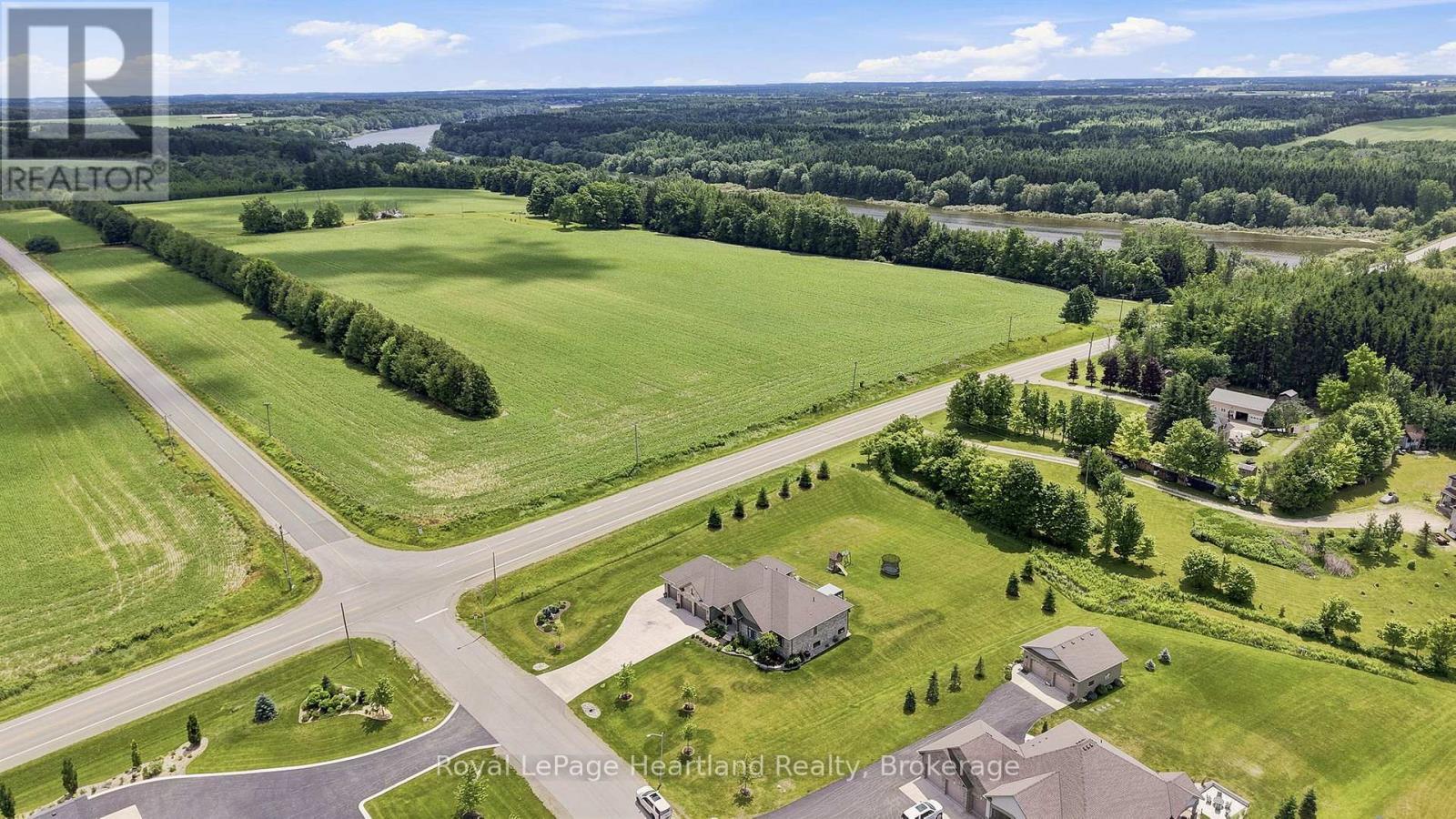 129 Sharron Court, Mapleton, ON