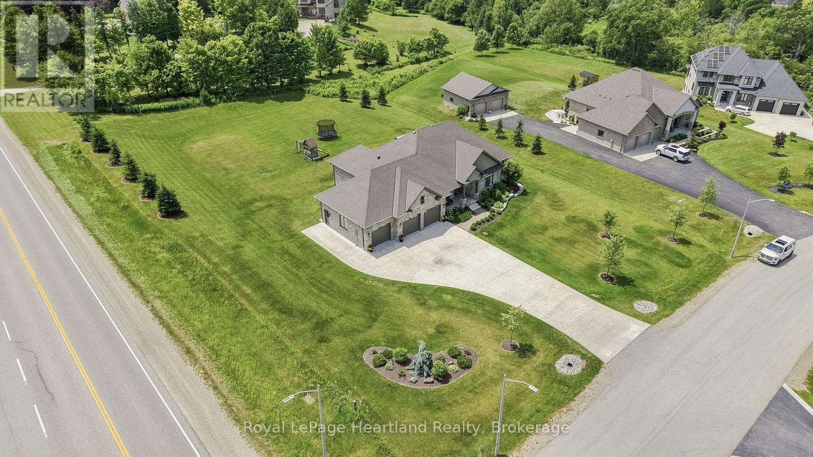 129 Sharron Court, Mapleton, ON