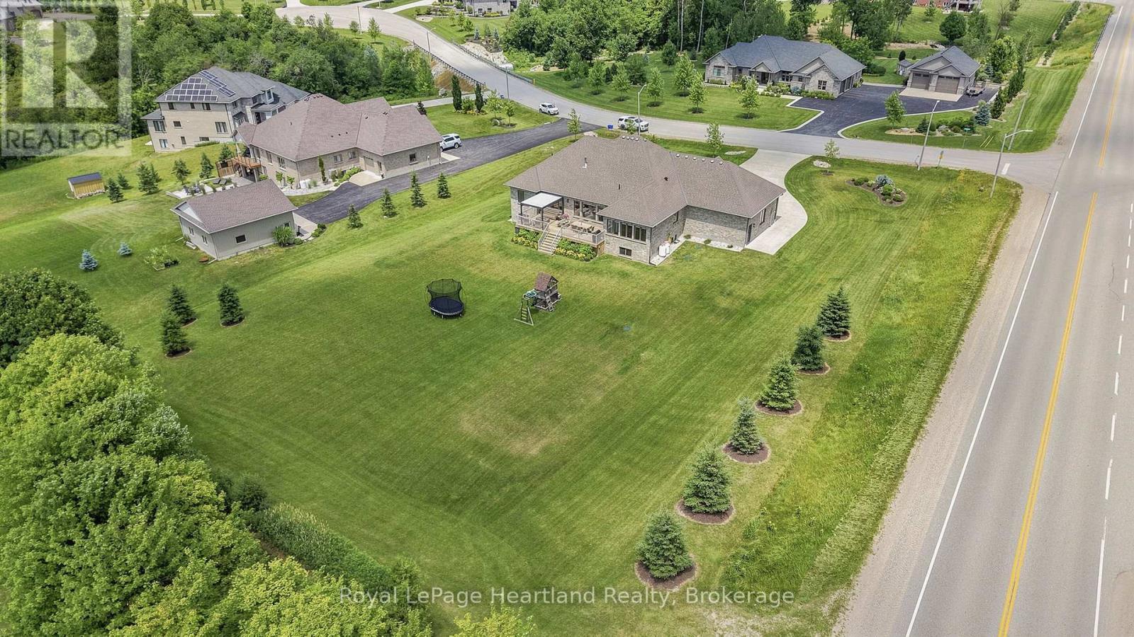 129 Sharron Court, Mapleton, ON