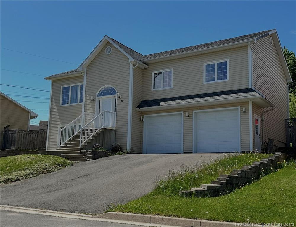 25 Helena Crt, Fredericton, NB