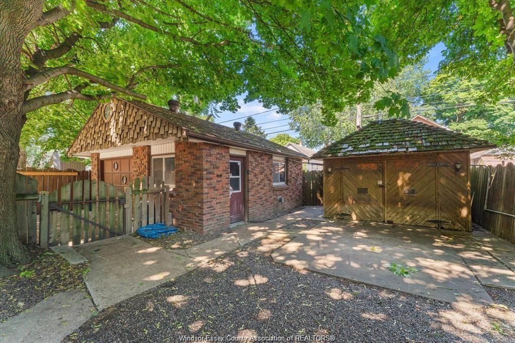 3648 King, Windsor, ON
