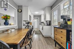Eat In Kitchen - 