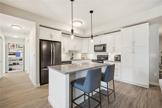 701-300 Centre St, Winnipeg, MB