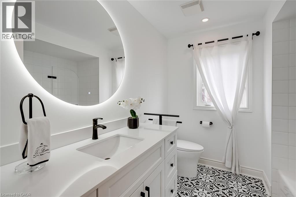 4285 Couples Crescent, Burlington, ON - Indoor Photo Showing Bathroom