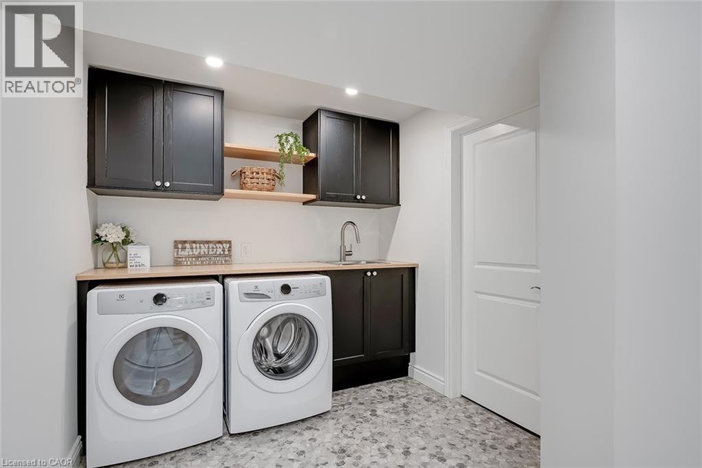 4285 Couples Crescent, Burlington, ON - Indoor Photo Showing Laundry Room