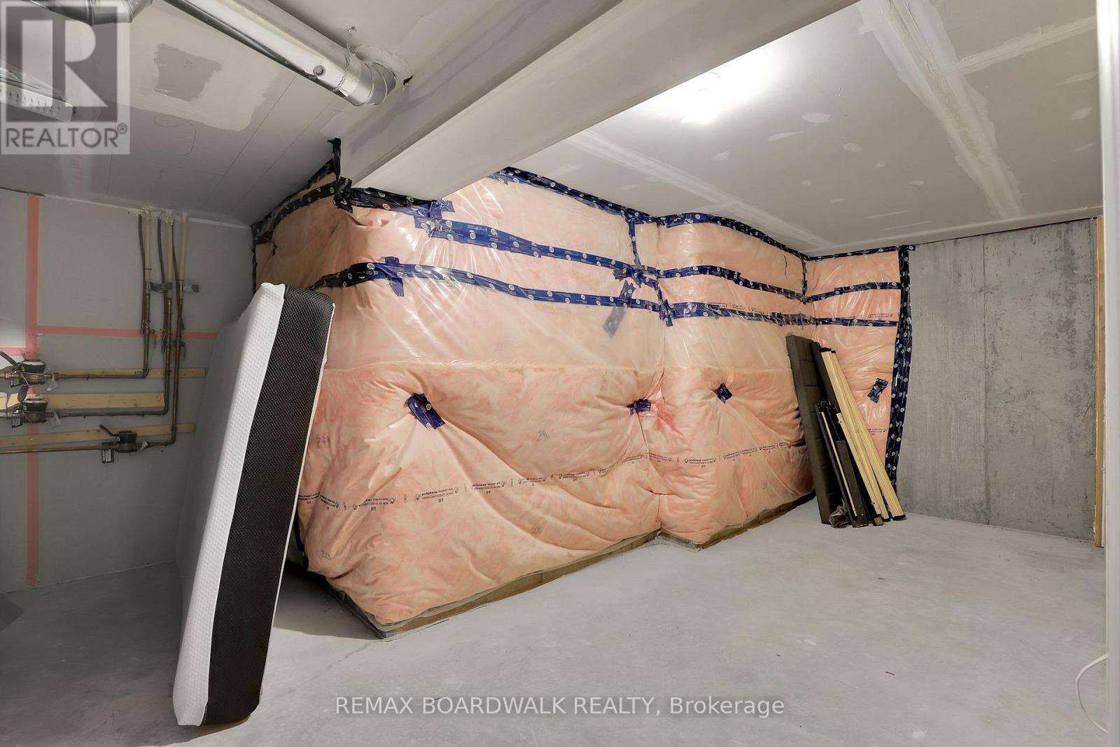 Large storage room - 306 Pilot Private, Ottawa, ON