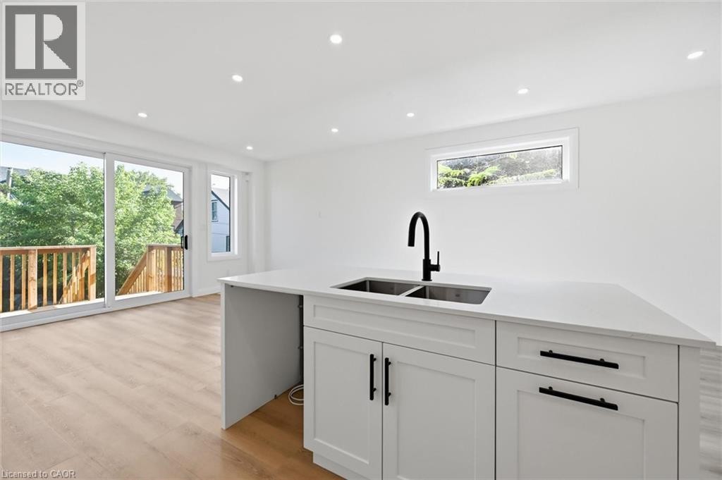 48 Melbourne Street, Hamilton, ON
