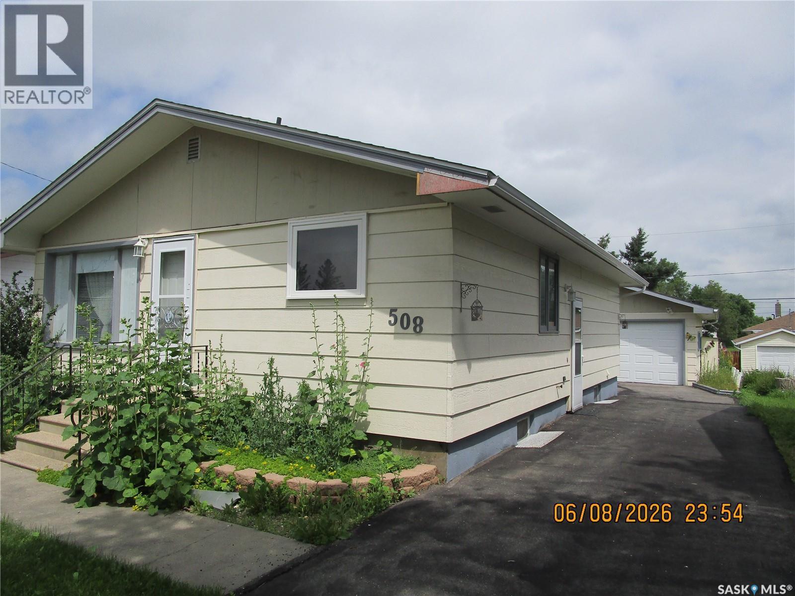 508 6Th Avenue W, Assiniboia, SK