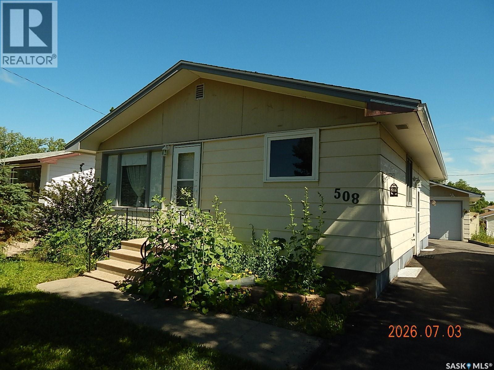 508 6Th Avenue W, Assiniboia, SK