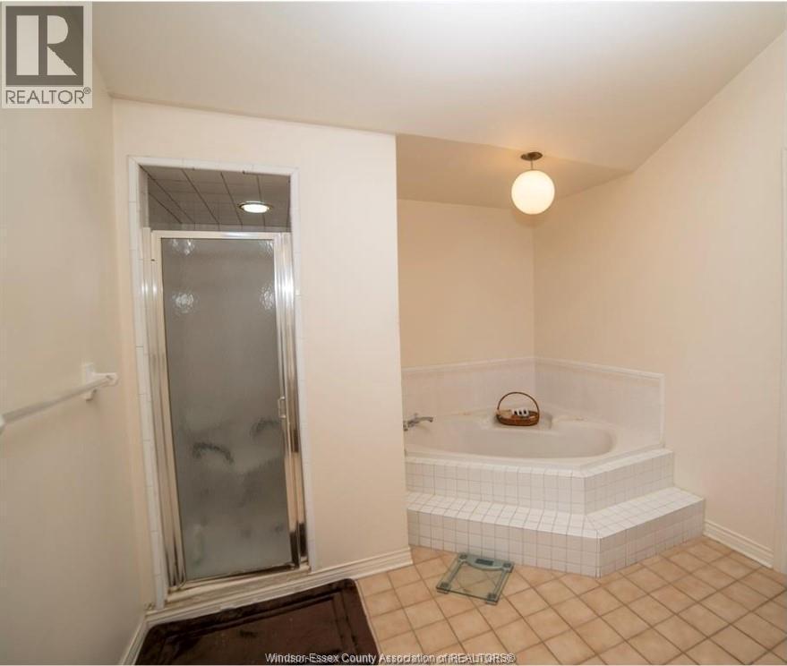 478 Flora, Windsor, ON