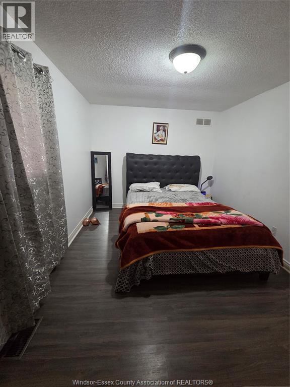 478 Flora, Windsor, ON