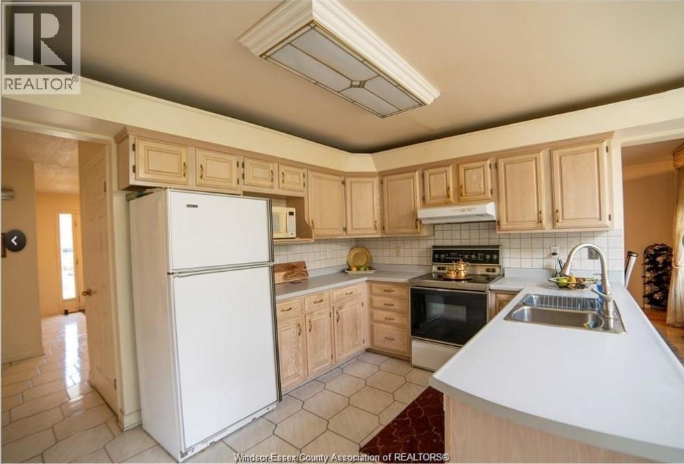 478 Flora, Windsor, ON