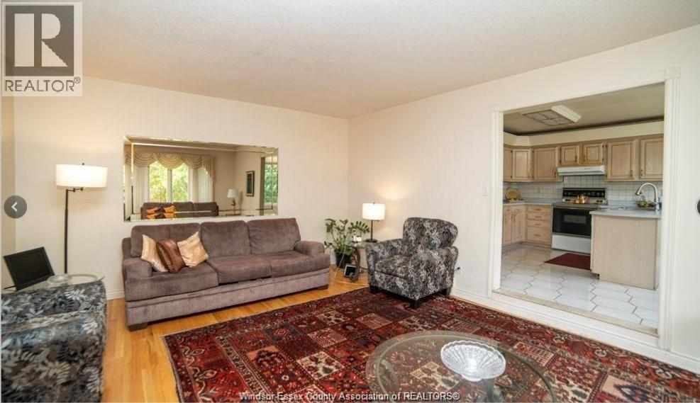 478 Flora, Windsor, ON