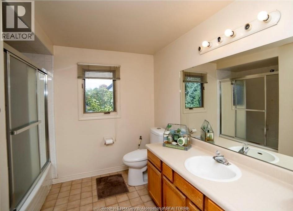 478 Flora, Windsor, ON