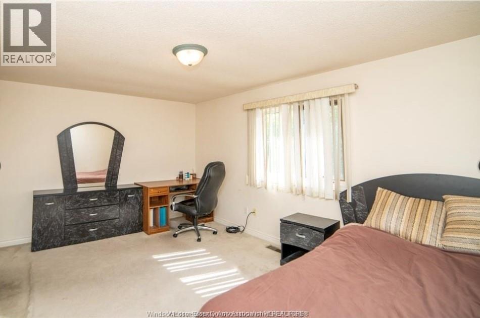 478 Flora, Windsor, ON