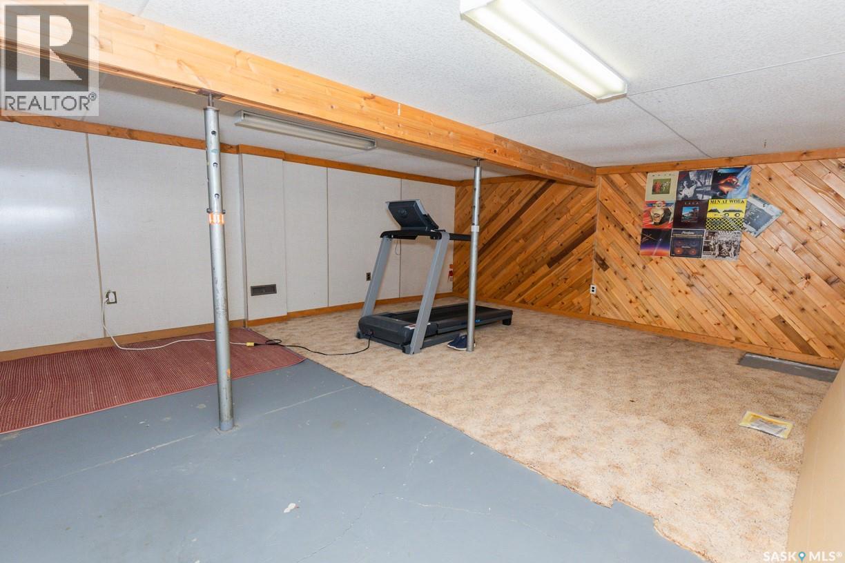729 Saskatchewan Avenue, Kerrobert, SK - Indoor