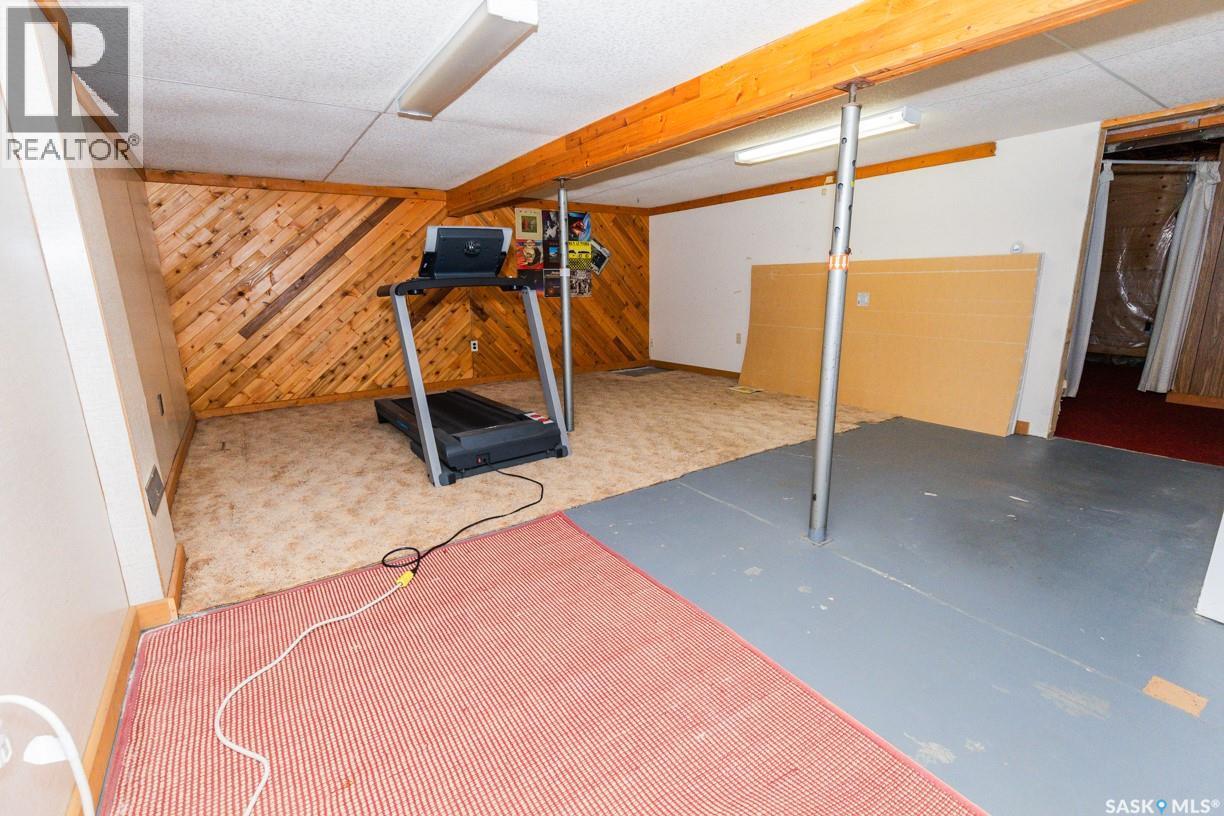 729 Saskatchewan Avenue, Kerrobert, SK - Indoor