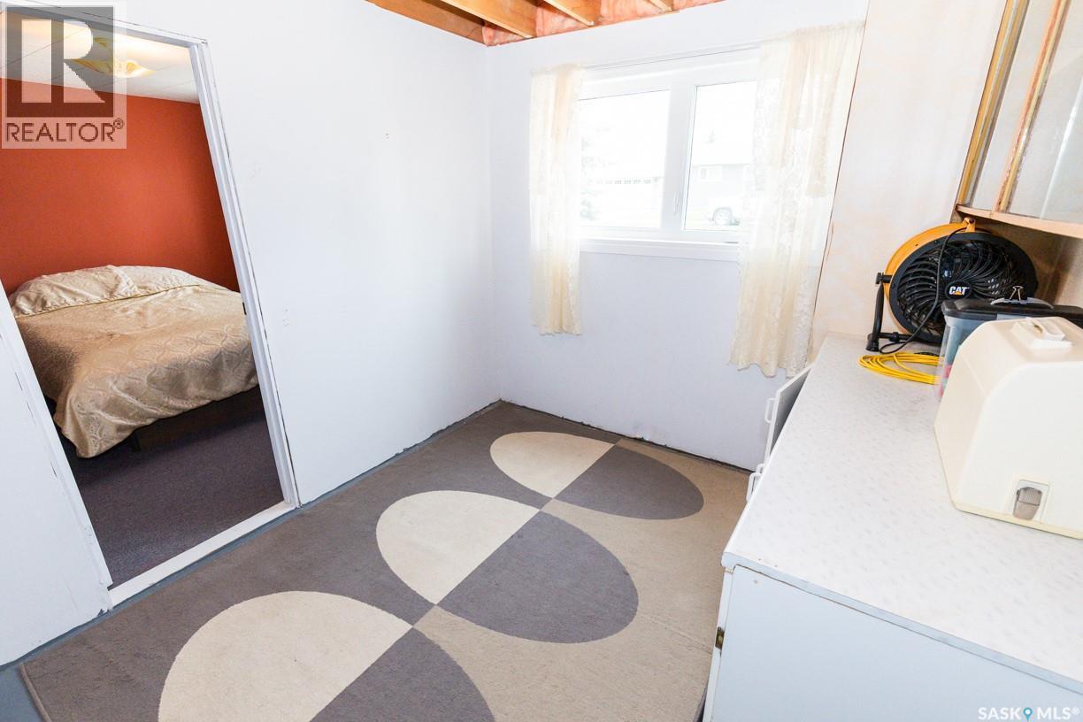 729 Saskatchewan Avenue, Kerrobert, SK - Indoor