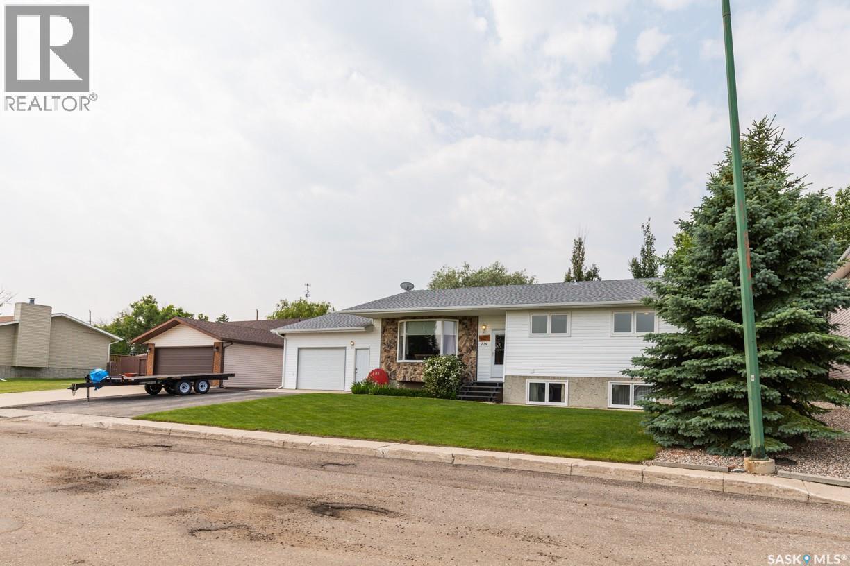 729 Saskatchewan Avenue, Kerrobert, SK - Outdoor