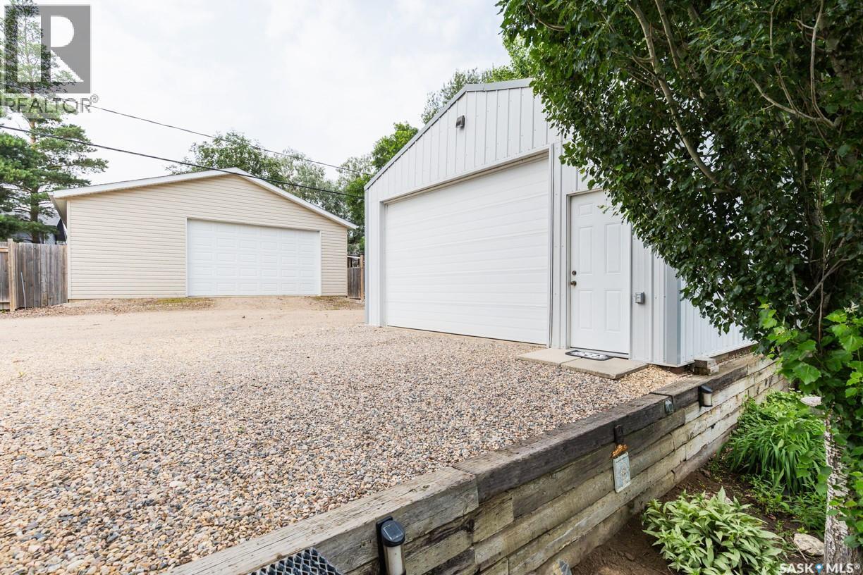 729 Saskatchewan Avenue, Kerrobert, SK - Outdoor With Exterior