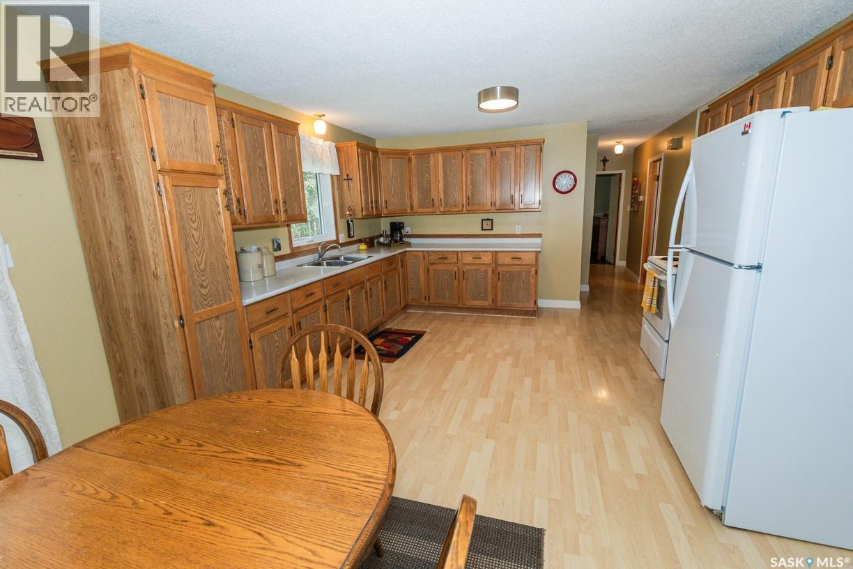 729 Saskatchewan Avenue, Kerrobert, SK - Indoor