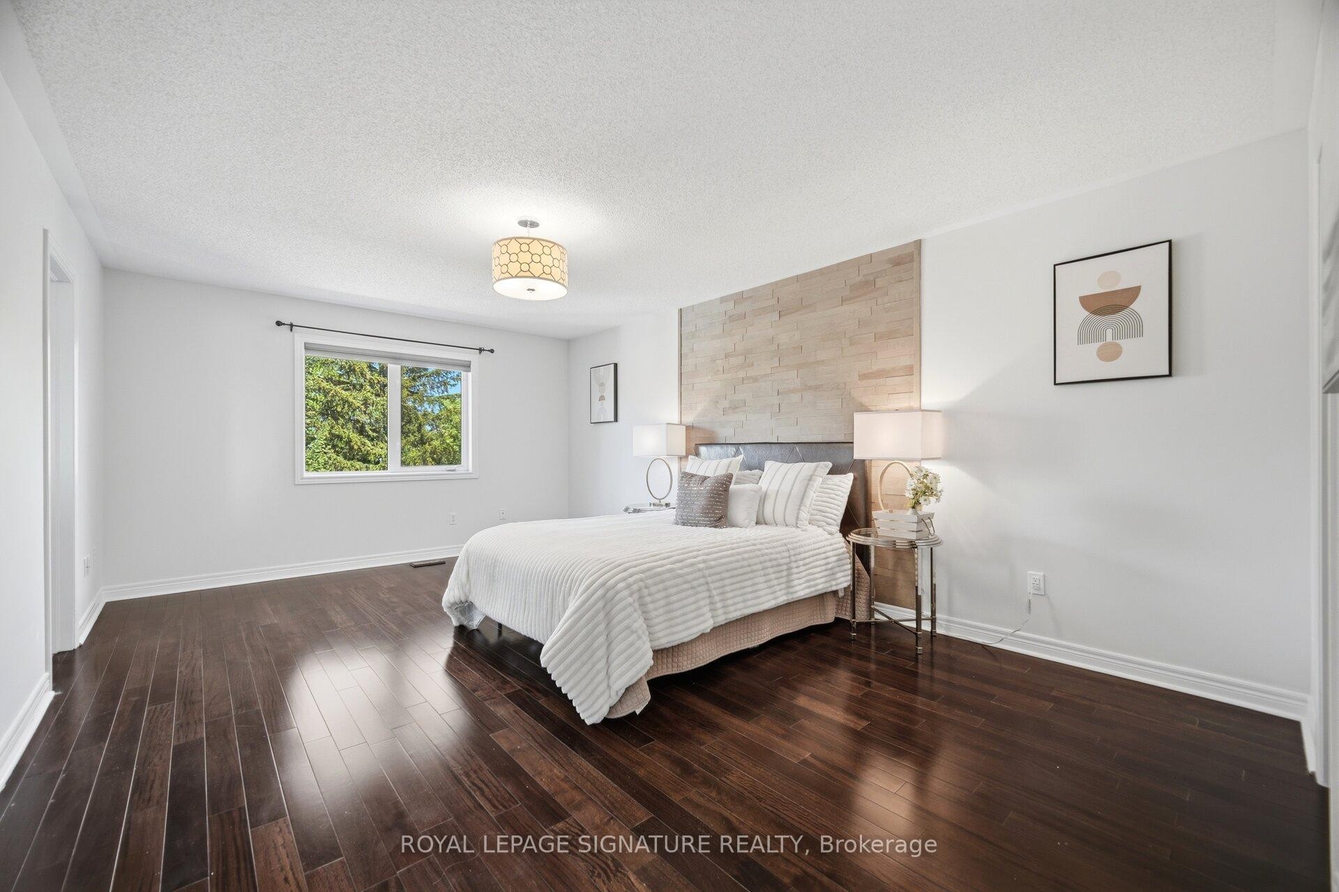 901 Knotty Pine Grove, Mississauga, ON - Indoor Photo Showing Bedroom