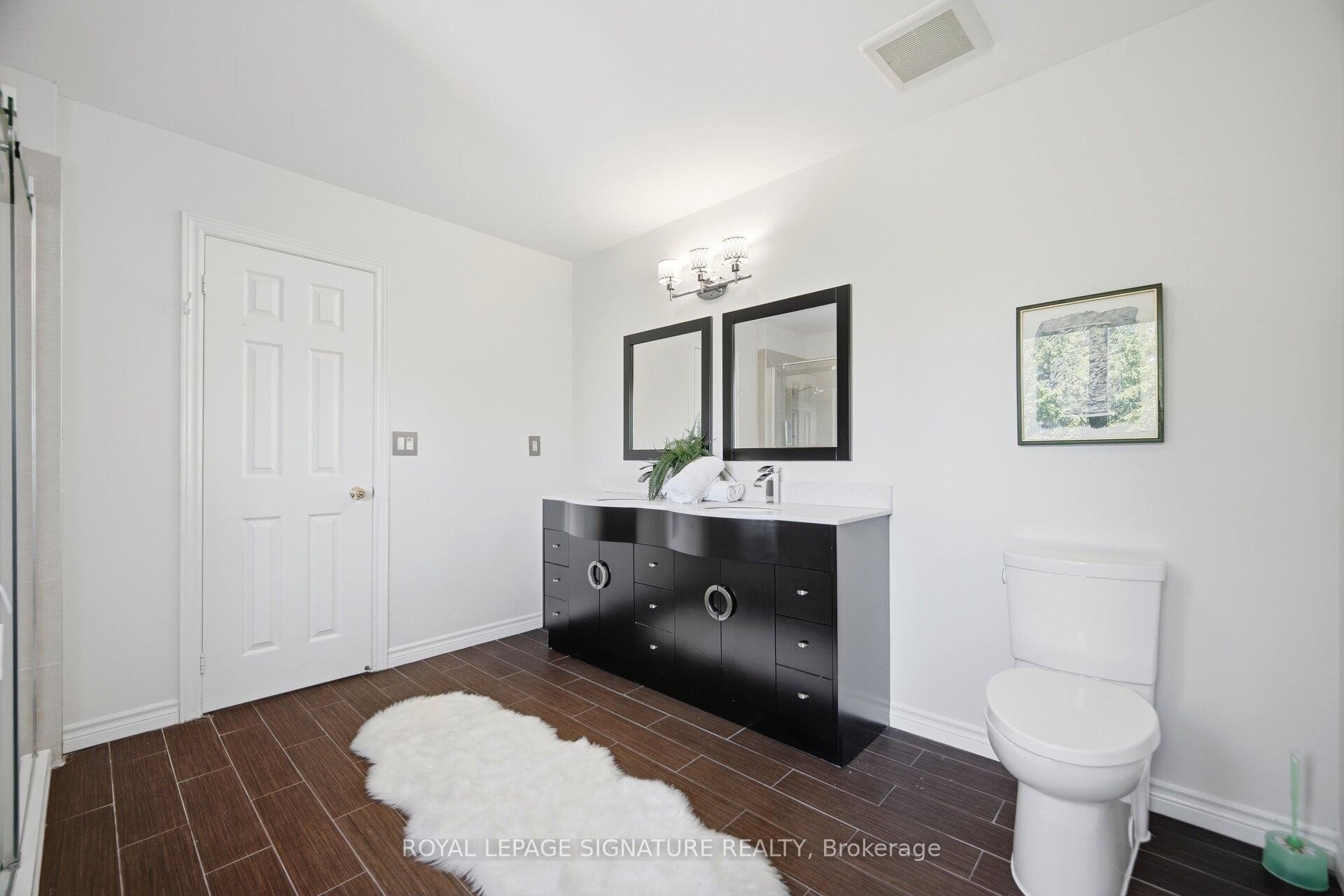 901 Knotty Pine Grove, Mississauga, ON - Indoor Photo Showing Bathroom