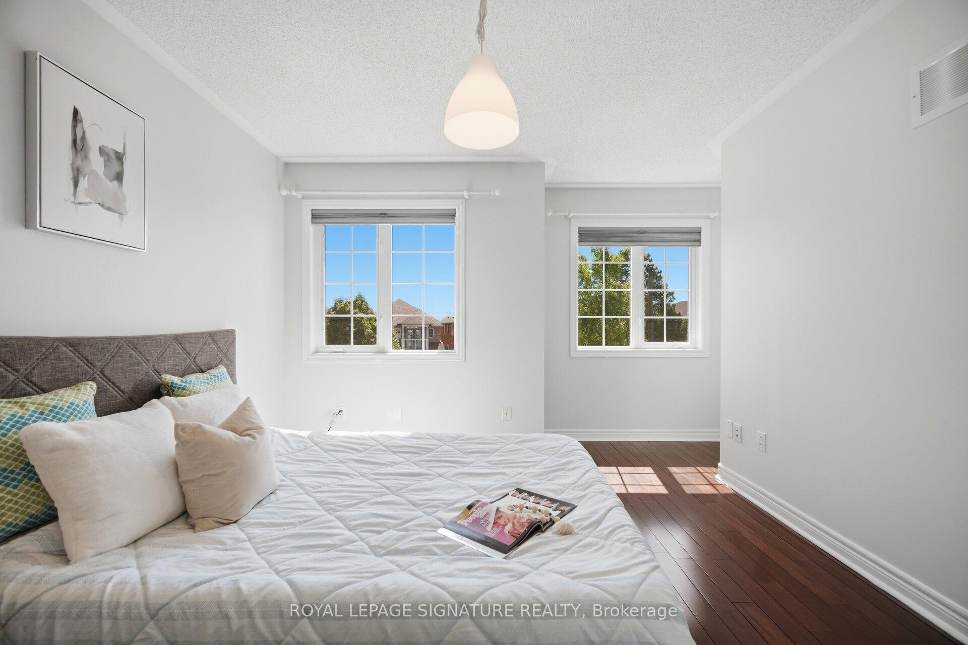 901 Knotty Pine Grove, Mississauga, ON - Indoor Photo Showing Bedroom