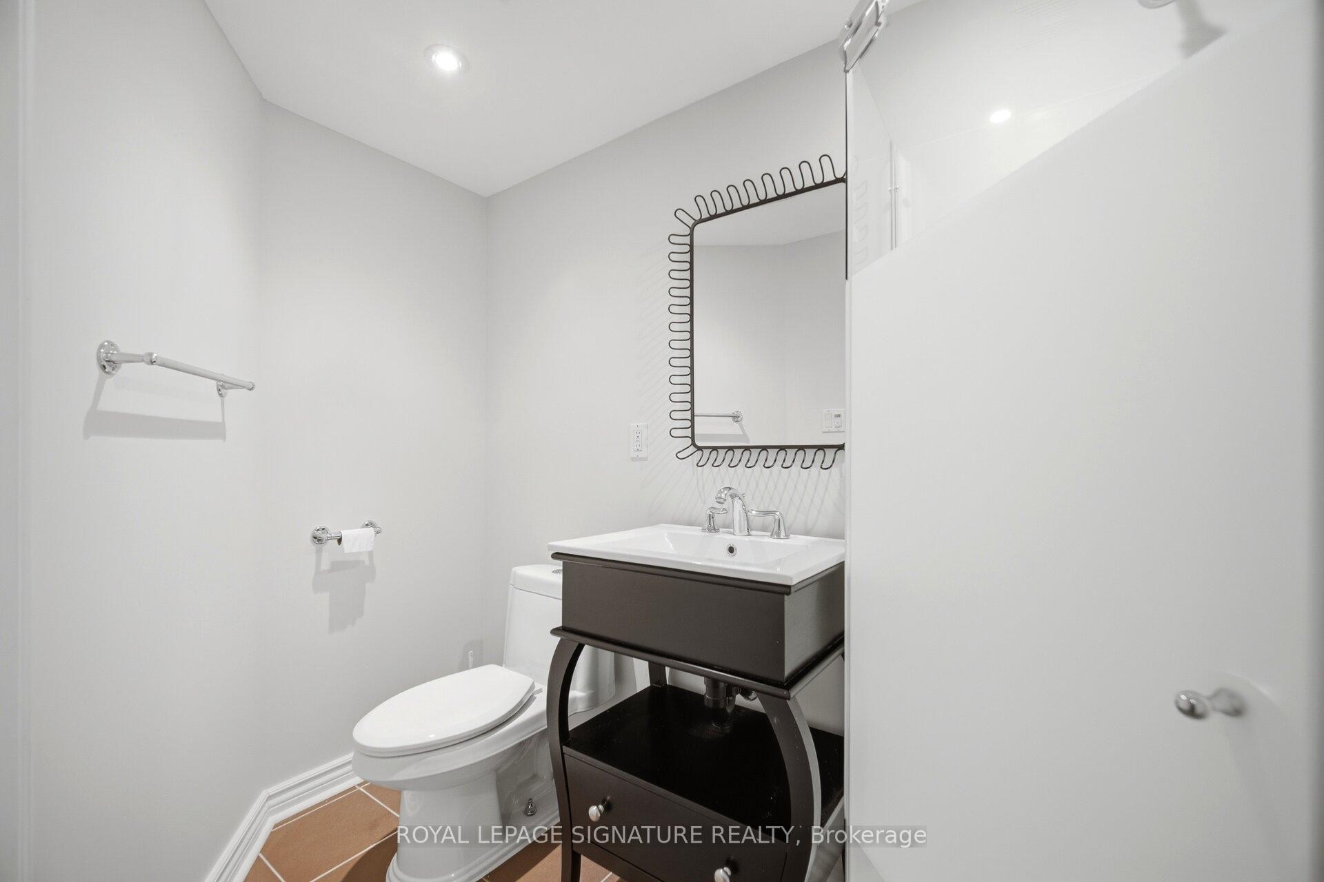 901 Knotty Pine Grove, Mississauga, ON - Indoor Photo Showing Bathroom