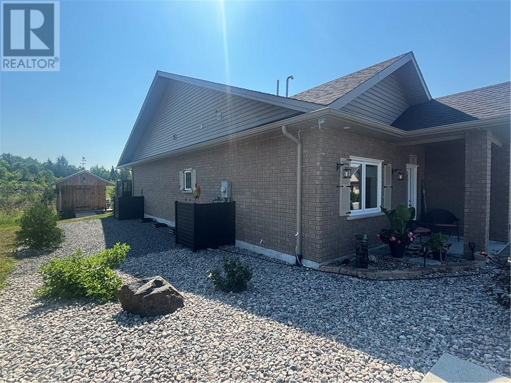2512 Parkview Drive Unit# E16, Azilda, ON