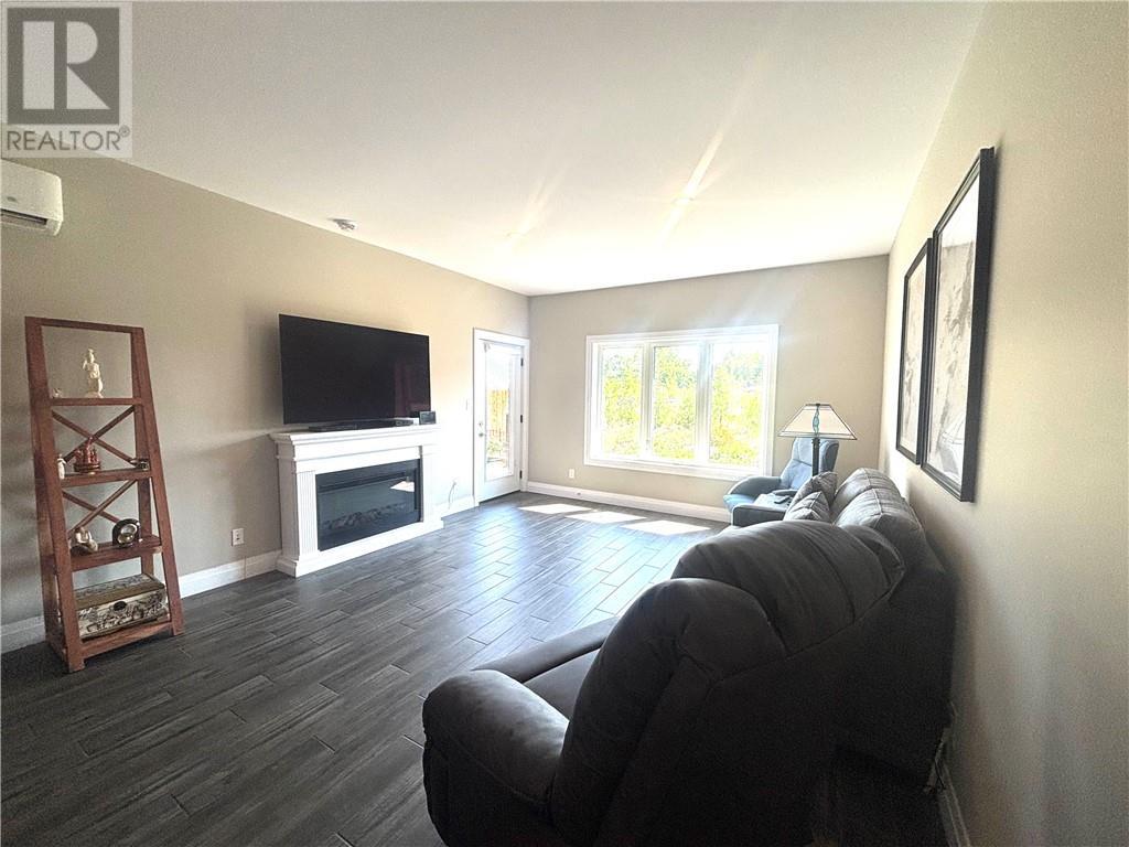 2512 Parkview Drive Unit# E16, Azilda, ON