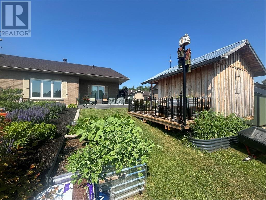 2512 Parkview Drive Unit# E16, Azilda, ON