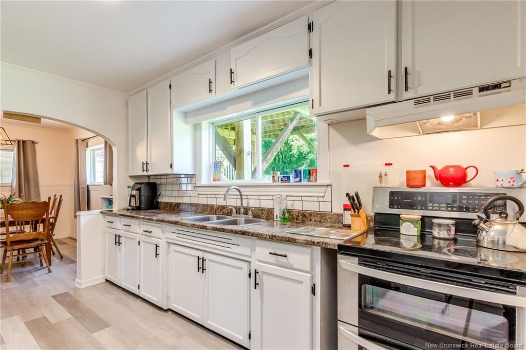 298 Westmorland Rd, Saint John, NB - Indoor Photo Showing Kitchen With Double Sink