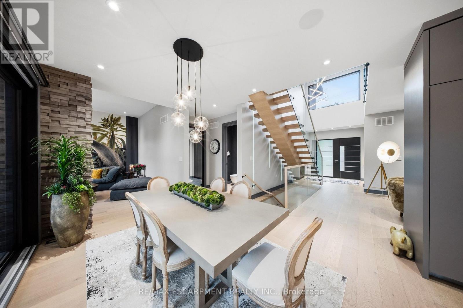 1617 Trotwood Avenue, Mississauga, ON - Indoor Photo Showing Dining Room