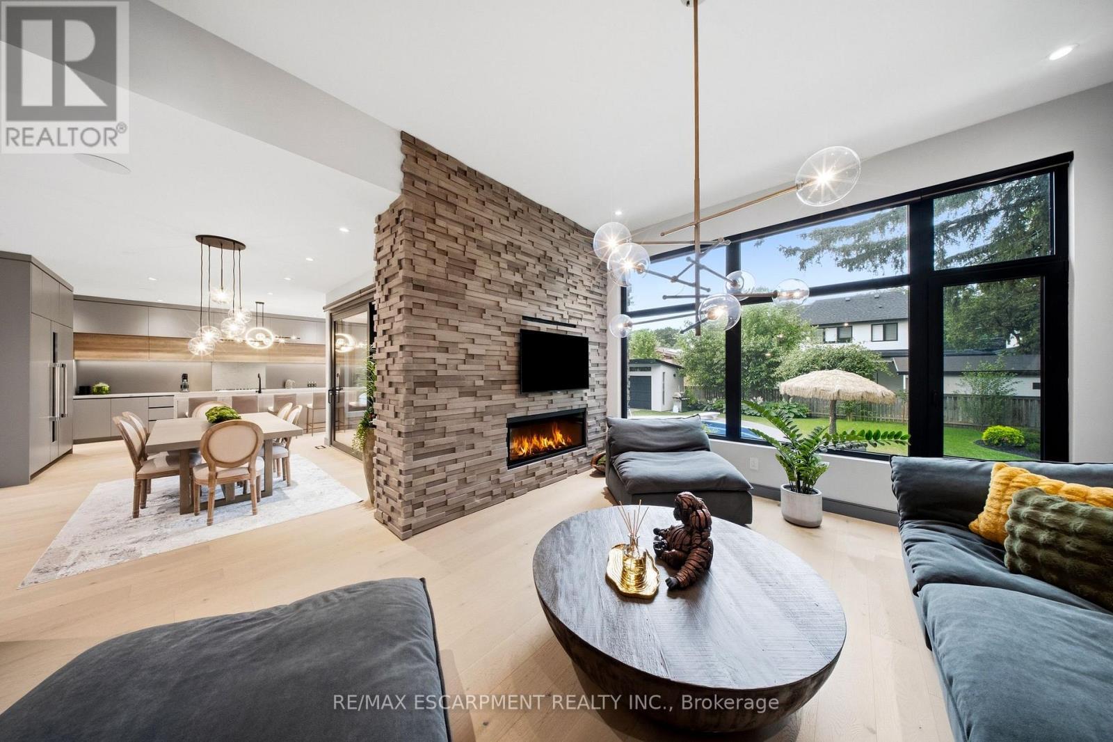 1617 Trotwood Avenue, Mississauga, ON - Indoor Photo Showing Living Room With Fireplace