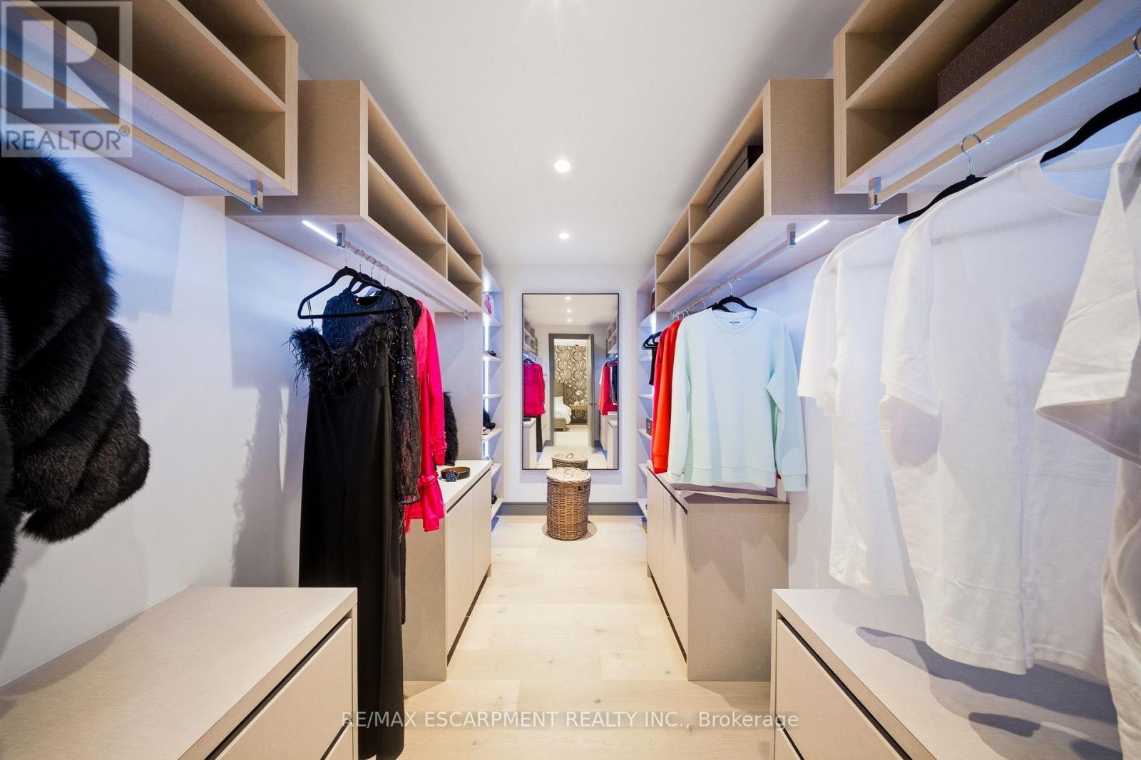 1617 Trotwood Avenue, Mississauga, ON - Indoor With Storage