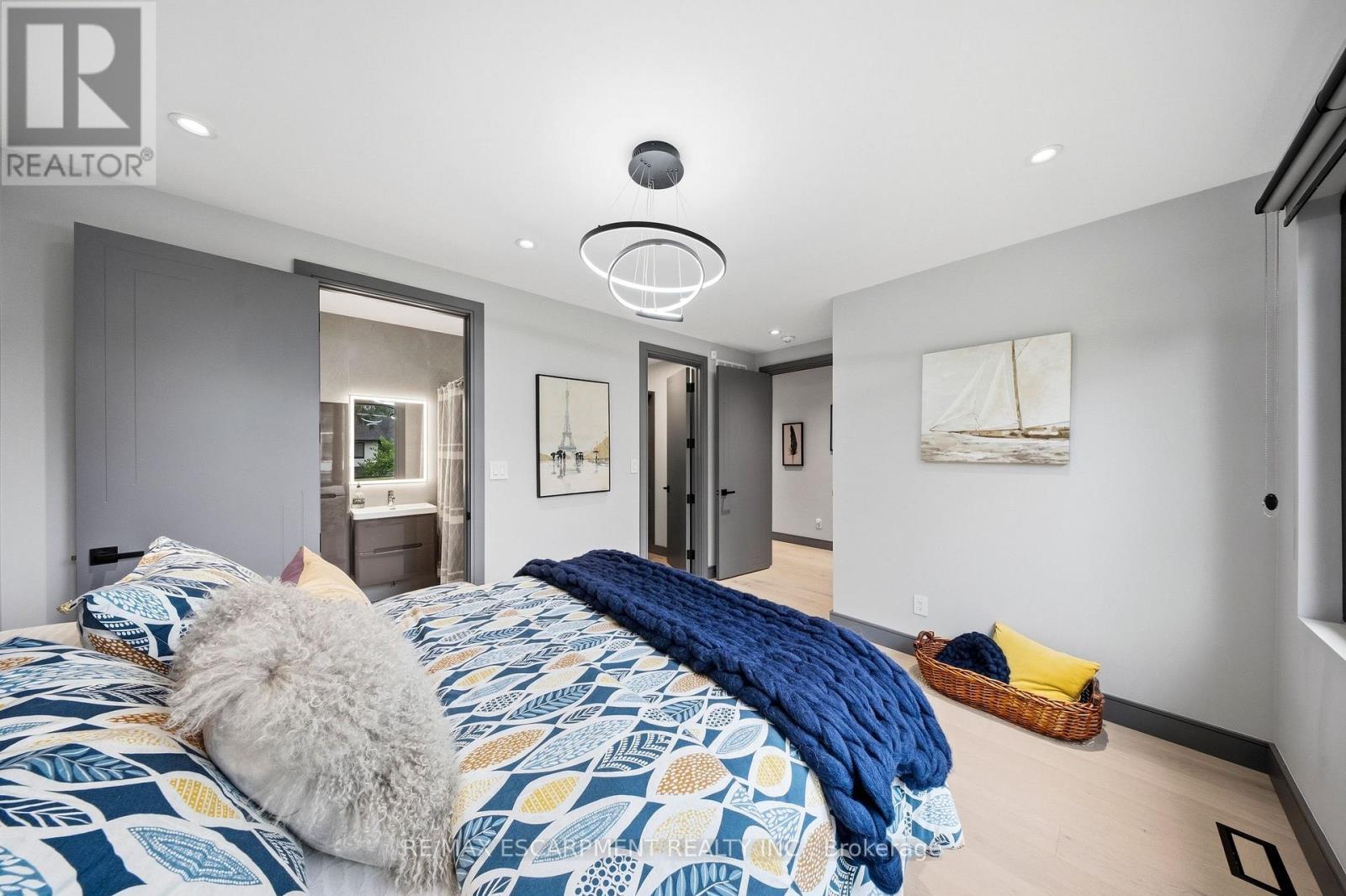 1617 Trotwood Avenue, Mississauga, ON - Indoor Photo Showing Bedroom