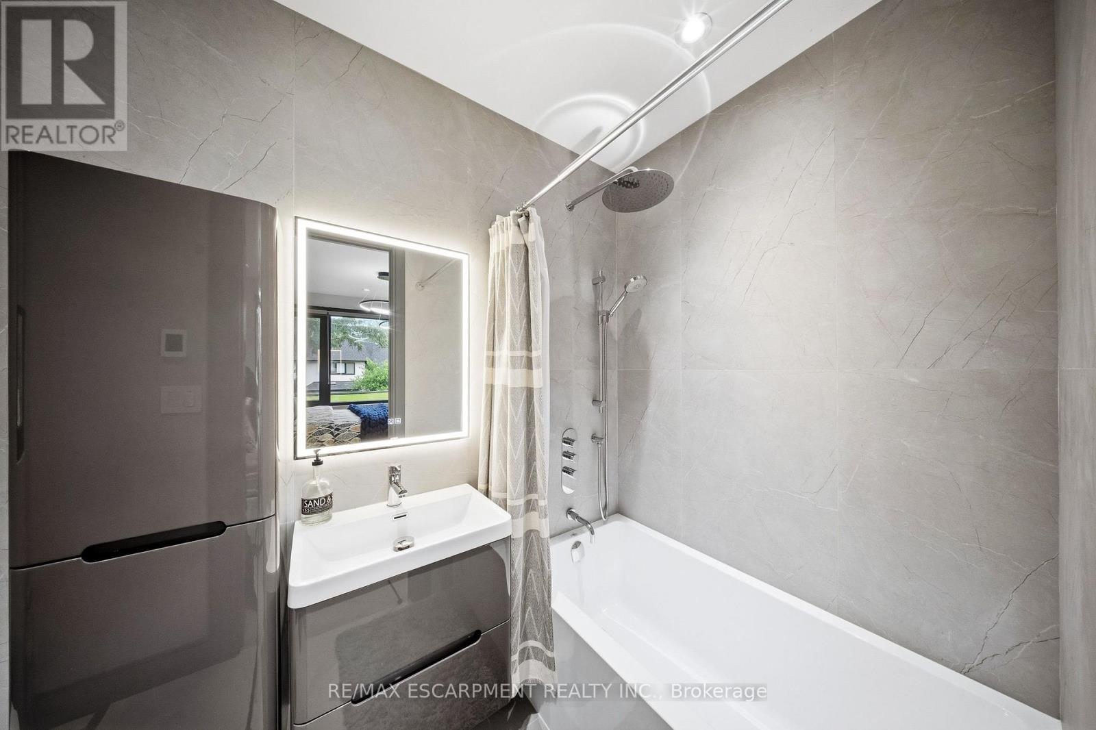 1617 Trotwood Avenue, Mississauga, ON - Indoor Photo Showing Bathroom