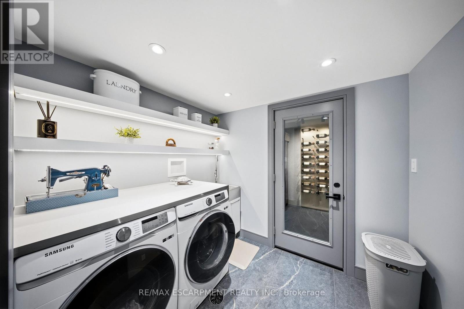 1617 Trotwood Avenue, Mississauga, ON - Indoor Photo Showing Laundry Room
