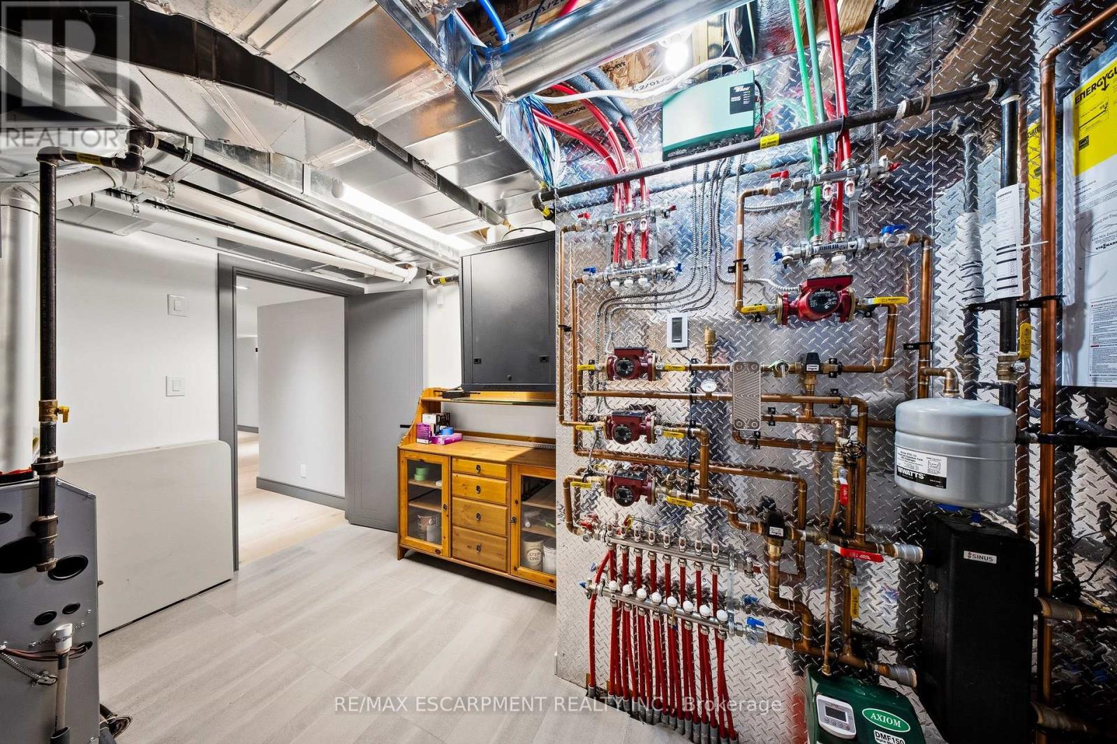 1617 Trotwood Avenue, Mississauga, ON - Indoor Photo Showing Basement