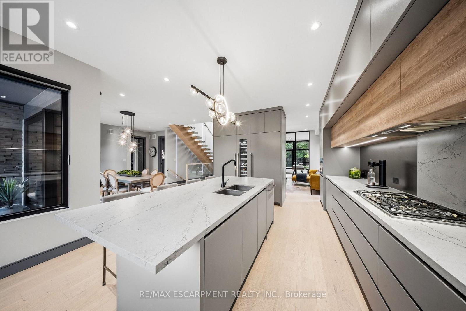 1617 Trotwood Avenue, Mississauga, ON - Indoor Photo Showing Kitchen With Double Sink
