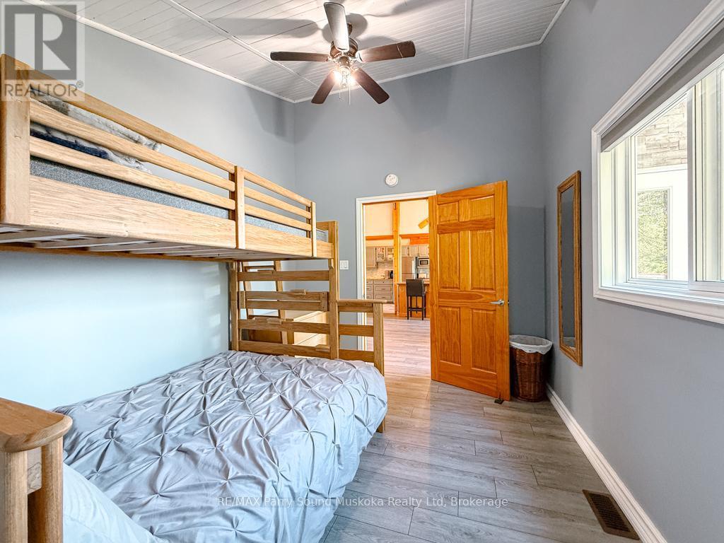 127 Burnetts Road, Mckellar, ON - Indoor Photo Showing Bedroom