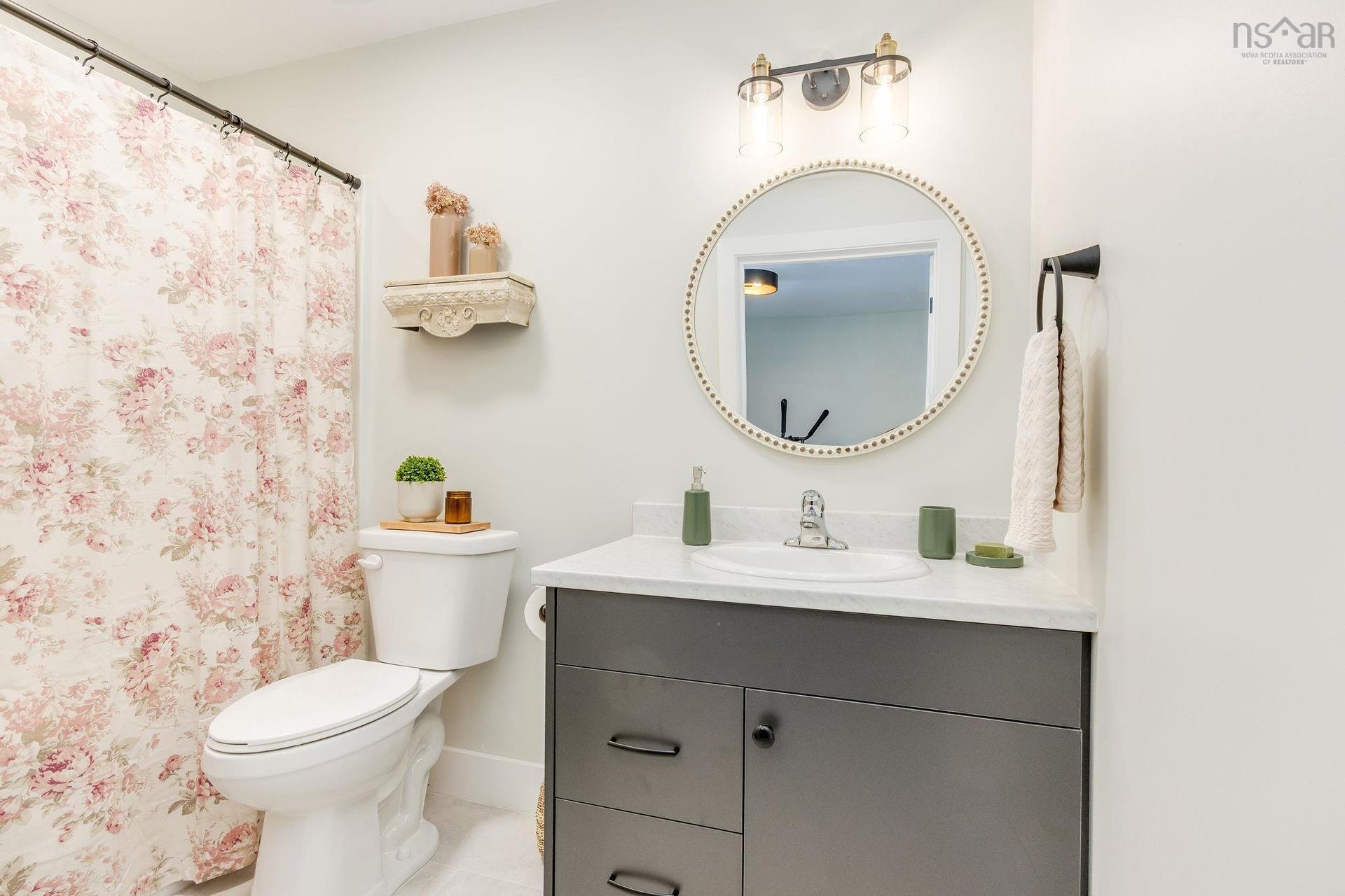 2 Owdis Avenue, Lantz, NS - Indoor Photo Showing Bathroom