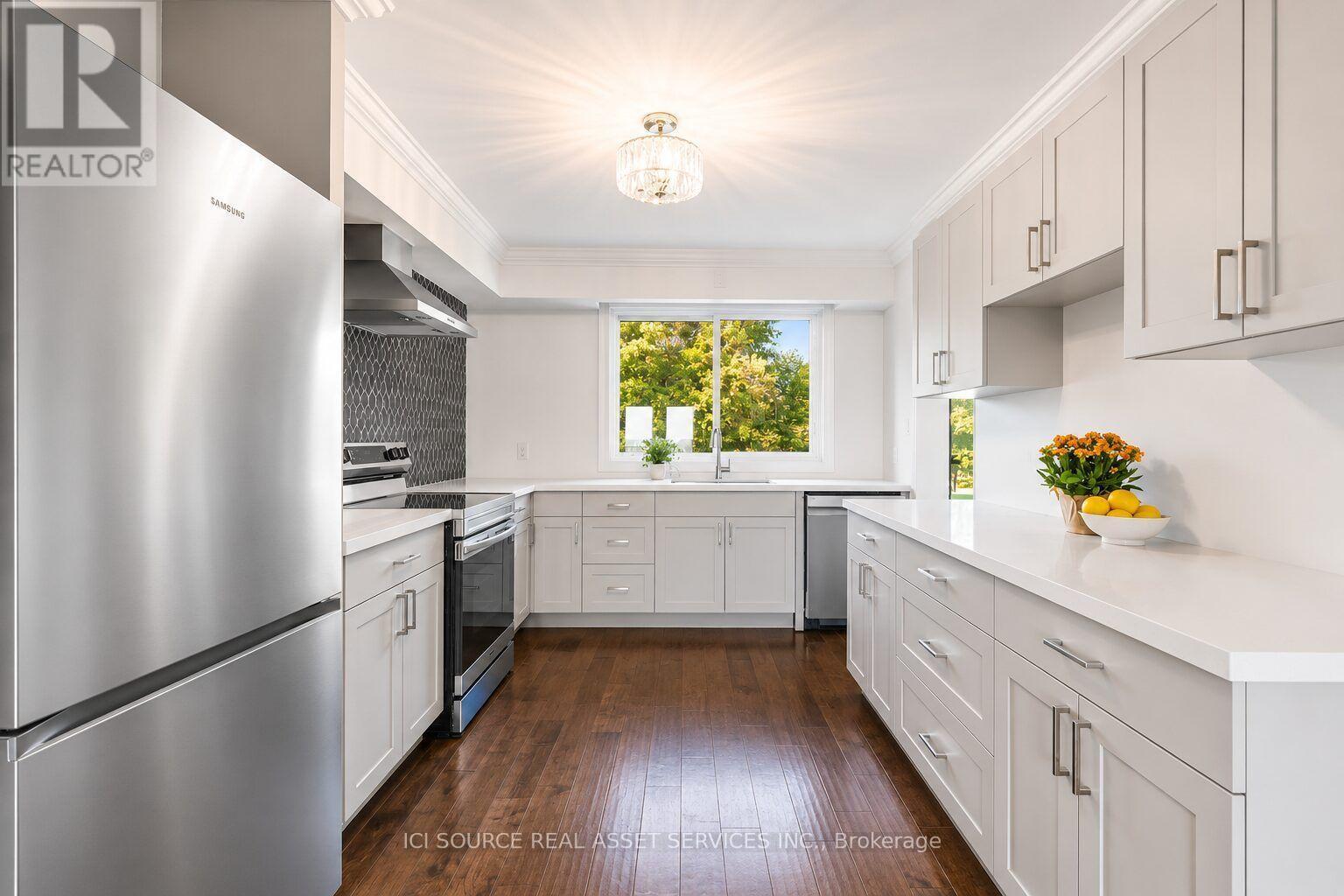 50 Oak Avenue, Hamilton, ON - Indoor Photo Showing Kitchen