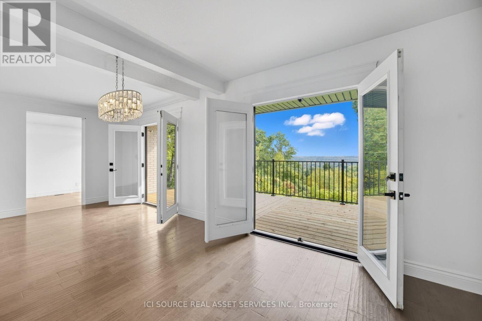 50 Oak Avenue, Hamilton, ON - Indoor Photo Showing Other Room