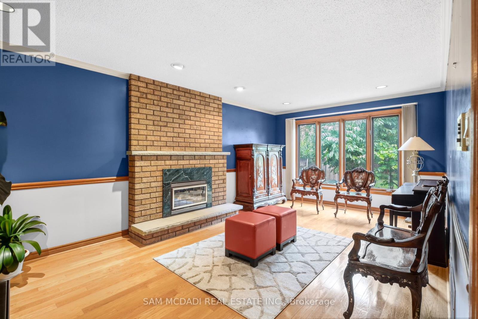 5109 Elderview Court, Mississauga, ON - Indoor Photo Showing Living Room With Fireplace
