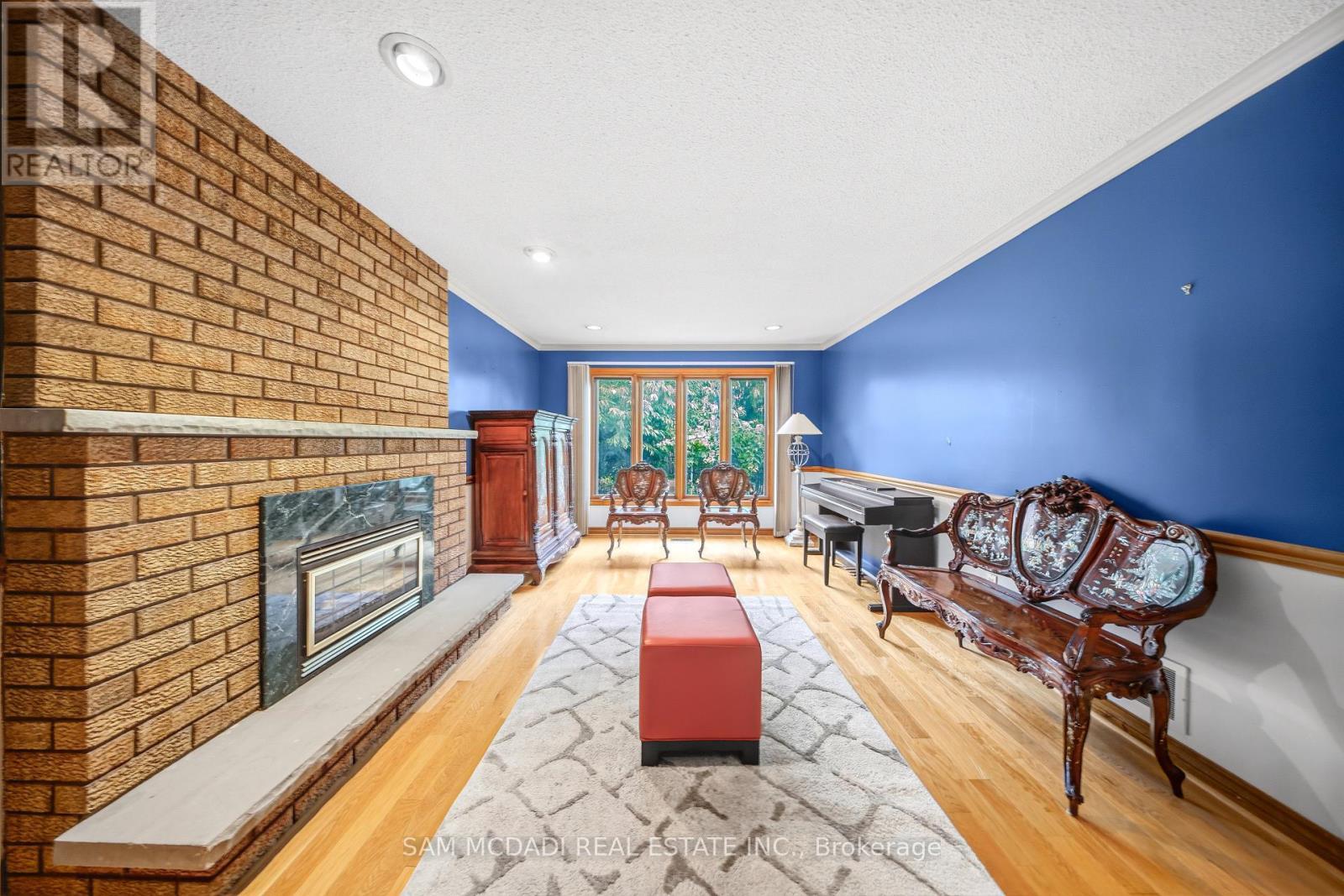 5109 Elderview Court, Mississauga, ON - Indoor Photo Showing Living Room With Fireplace